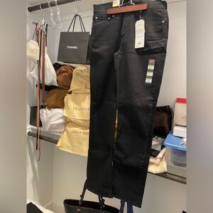 NWT Levi’s 514 straight in black size 32/34. Stretch regular fit!